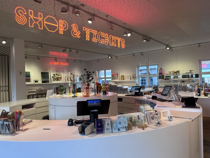 Festive shopping in the museum shop & Bonnefanten Art Loan