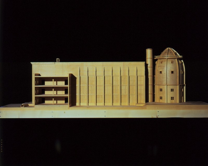 Ontwerp Bonnefantenmuseum: maquette dwarsdoorsnede middenvleugel