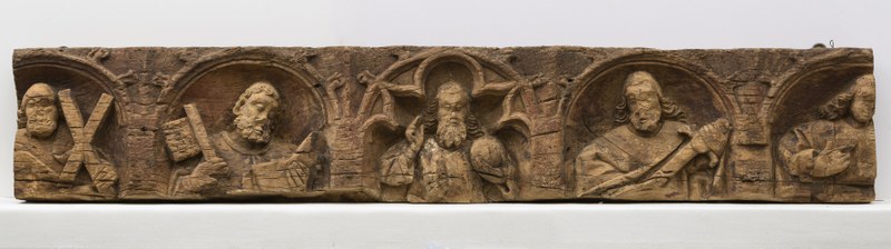 Apostelbalk bestaande uit drie delen