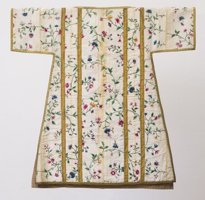 Vrouwelijke stoffen in kerkelijke kledij