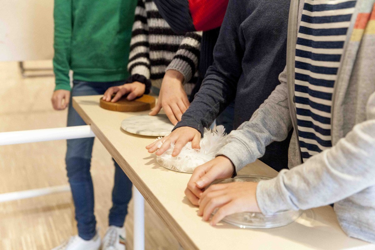 Voelen in de tentoonstelling HUID