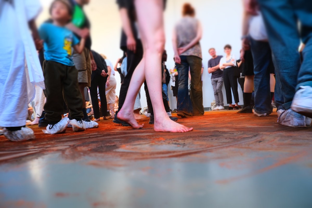 Performance Malina Suliman: Walking in the Sea